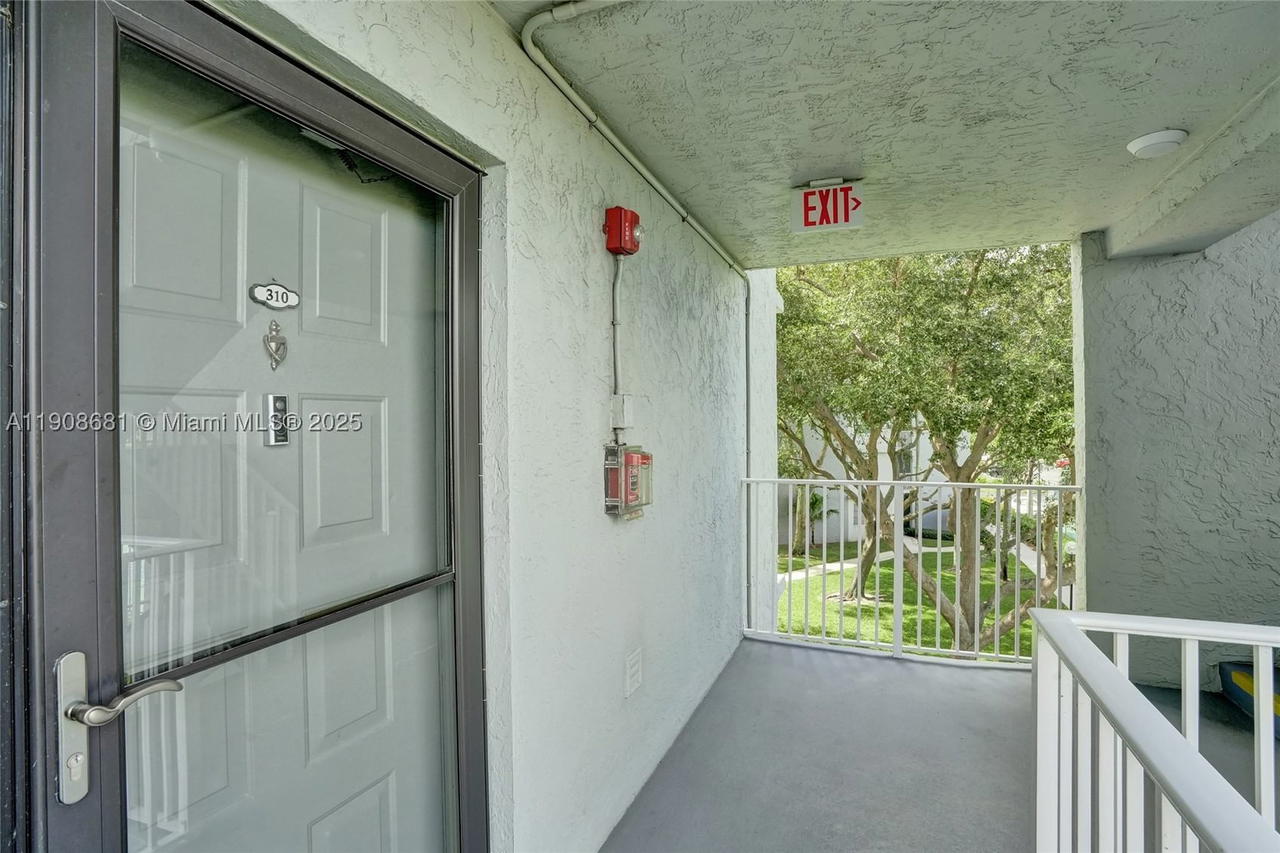 Real estate property located at 2220 Cypress Bend Dr #310, Broward, Cypress Bend Condominium, Pompano Beach, FL