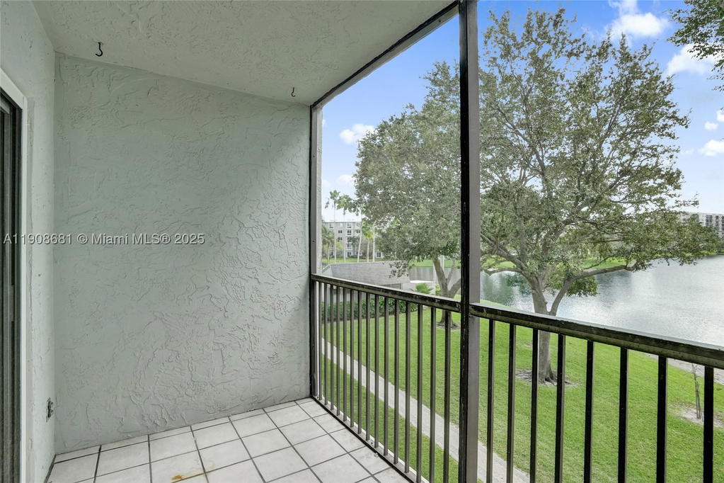 Real estate property located at 2220 Cypress Bend Dr #310, Broward, Cypress Bend Condominium, Pompano Beach, FL