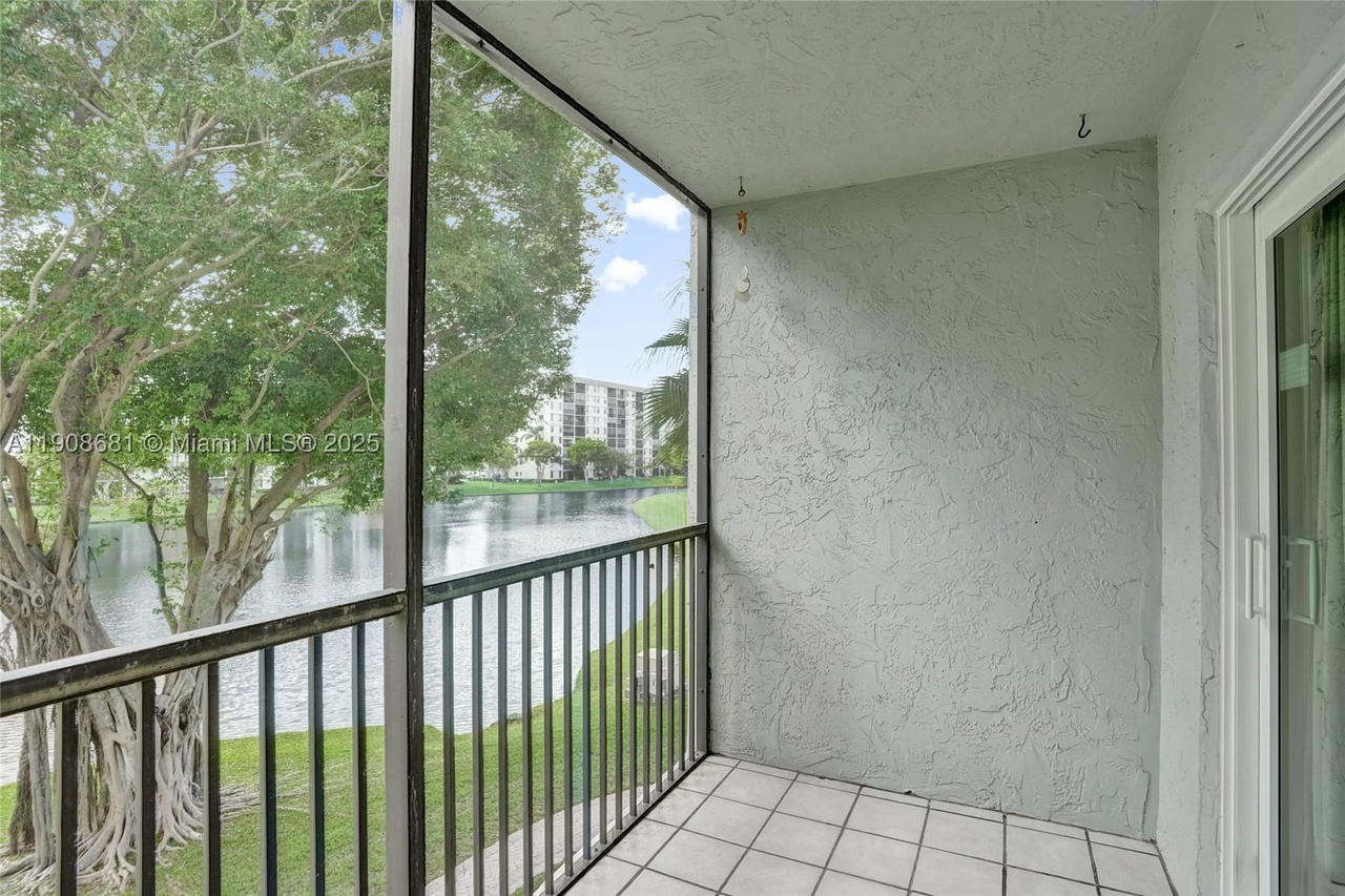 Real estate property located at 2220 Cypress Bend Dr #310, Broward, Cypress Bend Condominium, Pompano Beach, FL