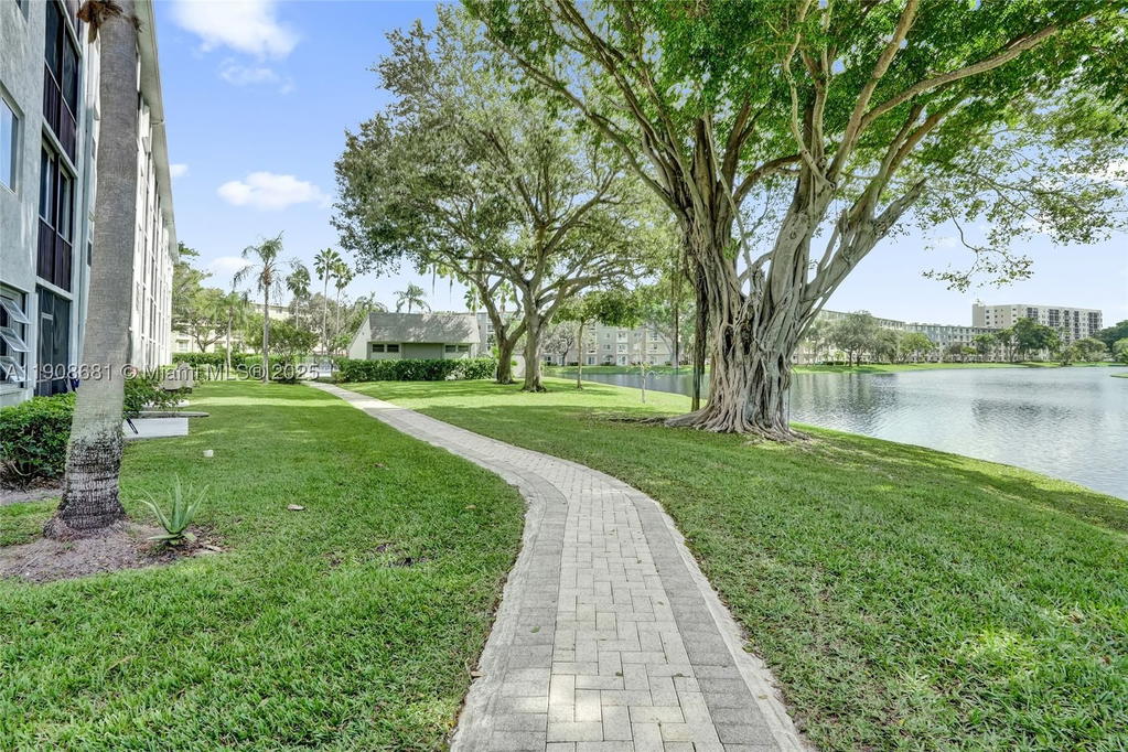 Real estate property located at 2220 Cypress Bend Dr #310, Broward, Cypress Bend Condominium, Pompano Beach, FL