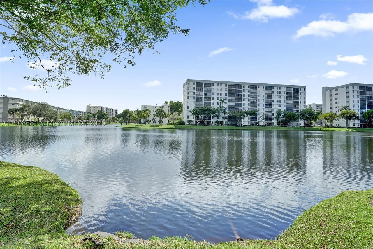 Real estate property located at 2220 Cypress Bend Dr #310, Broward, Cypress Bend Condominium, Pompano Beach, FL