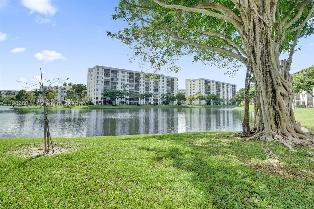 Real estate property located at 2220 Cypress Bend Dr #310, Broward, Cypress Bend Condominium, Pompano Beach, FL