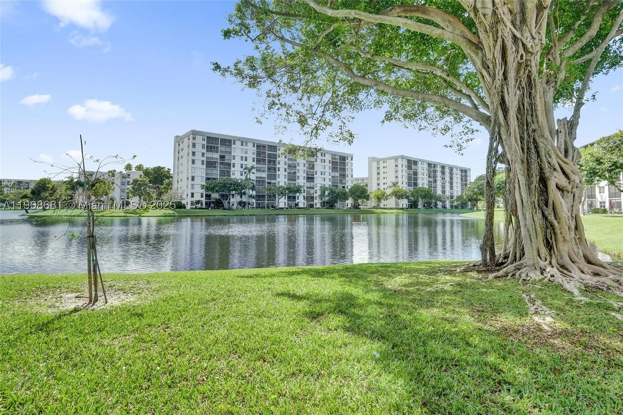 Real estate property located at 2220 Cypress Bend Dr #310, Broward, Cypress Bend Condominium, Pompano Beach, FL
