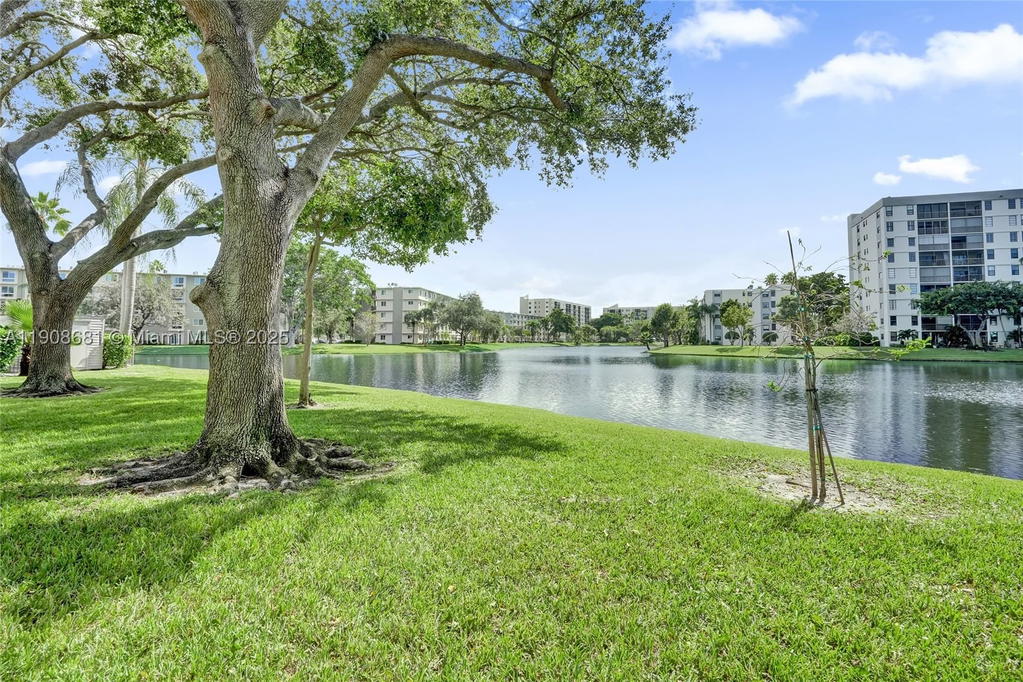 Real estate property located at 2220 Cypress Bend Dr #310, Broward, Cypress Bend Condominium, Pompano Beach, FL