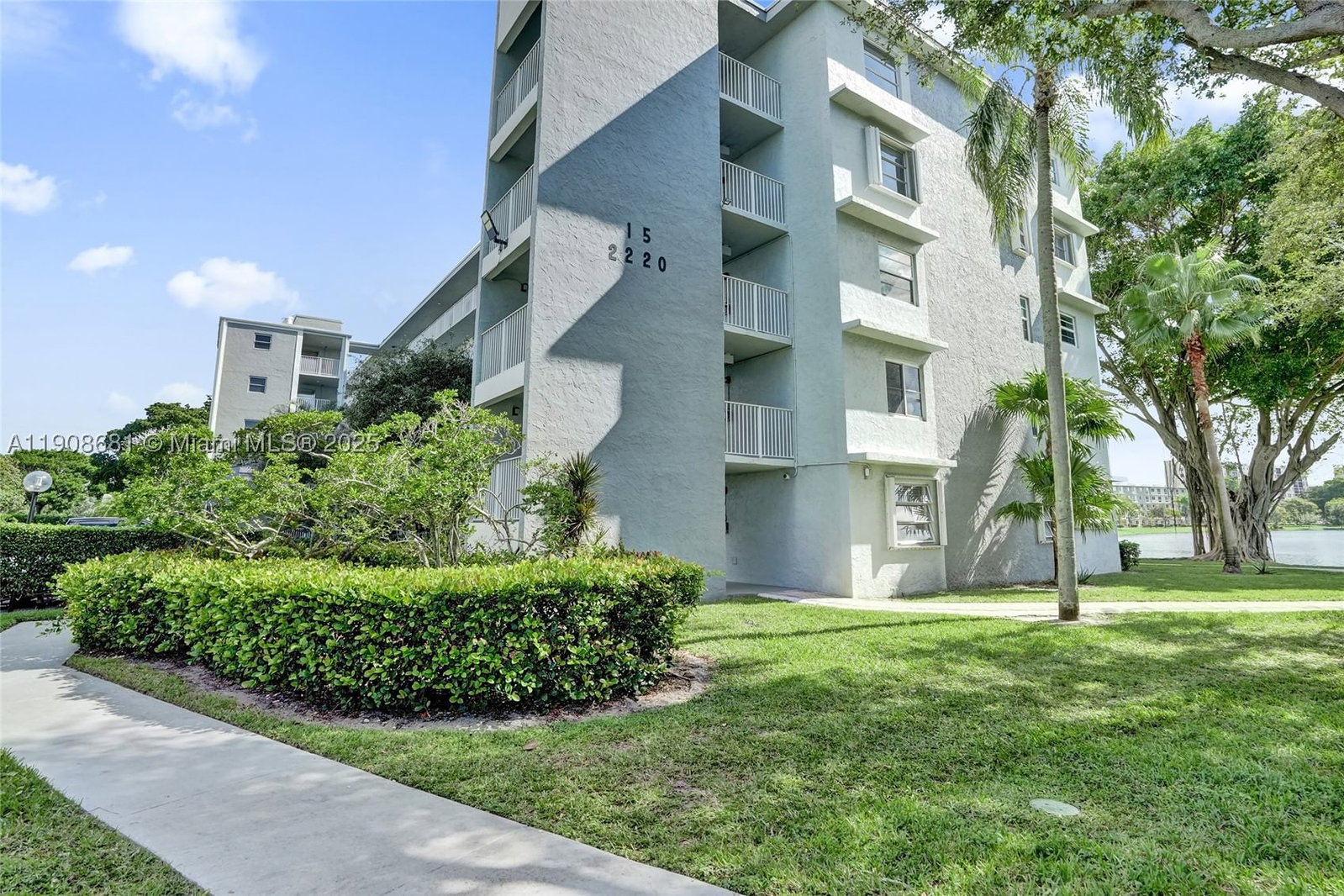 Real estate property located at 2220 Cypress Bend Dr #310, Broward, Cypress Bend Condominium, Pompano Beach, FL