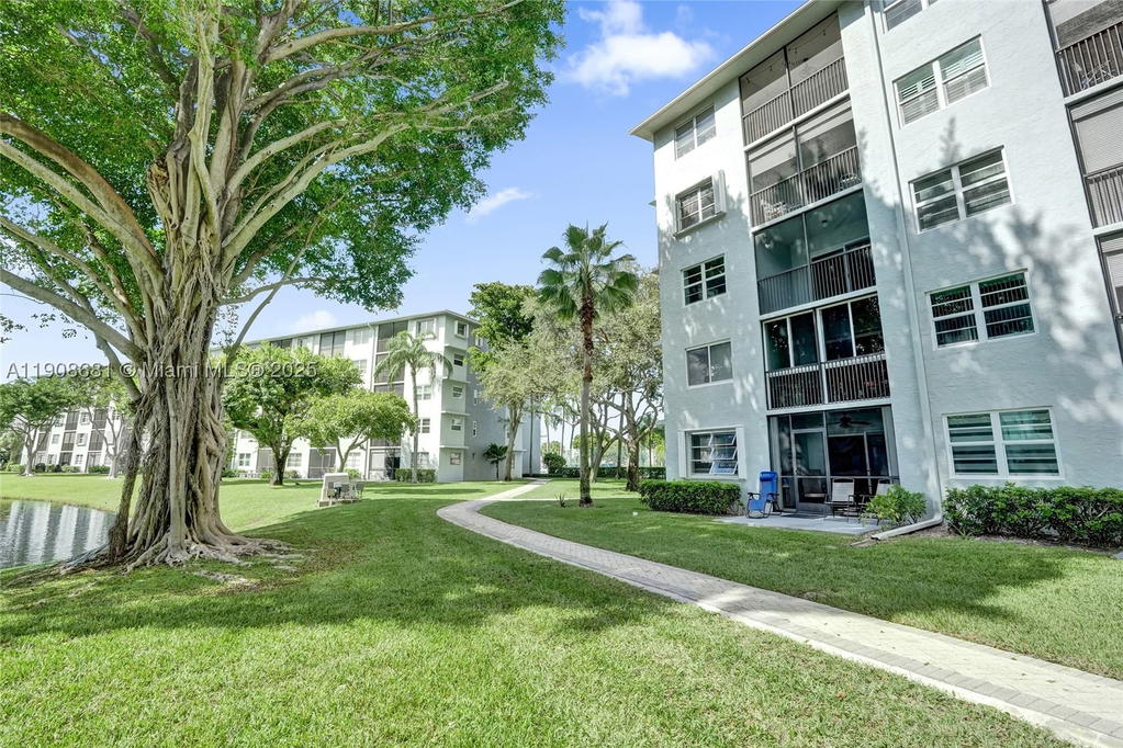 Real estate property located at 2220 Cypress Bend Dr #310, Broward, Cypress Bend Condominium, Pompano Beach, FL