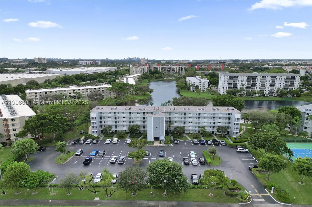Real estate property located at 2220 Cypress Bend Dr #310, Broward, Cypress Bend Condominium, Pompano Beach, FL