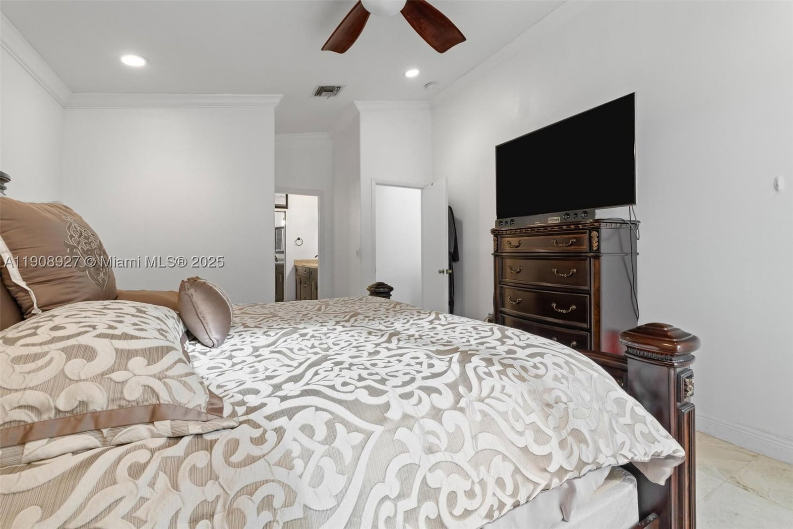 Real estate property located at 15624 12th Rd, Broward, Towngate, Pembroke Pines, FL
