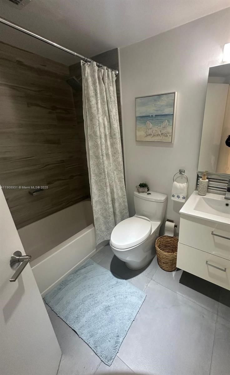 Real estate property located at 8290 Lake Dr #514, Miami-dade, Las Vistas At Doral Condo, Doral, FL