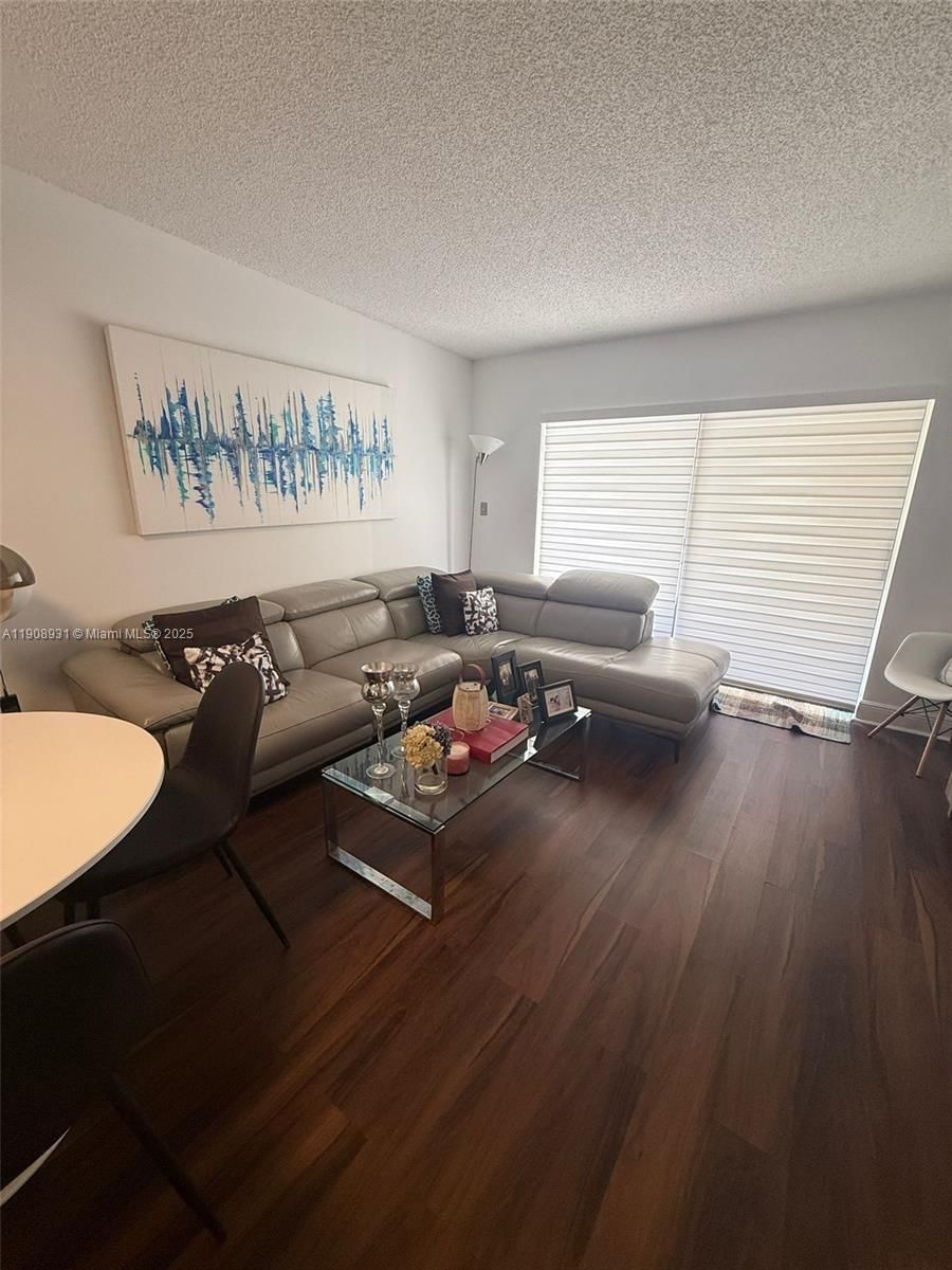 Real estate property located at 8290 Lake Dr #514, Miami-dade, Las Vistas At Doral Condo, Doral, FL