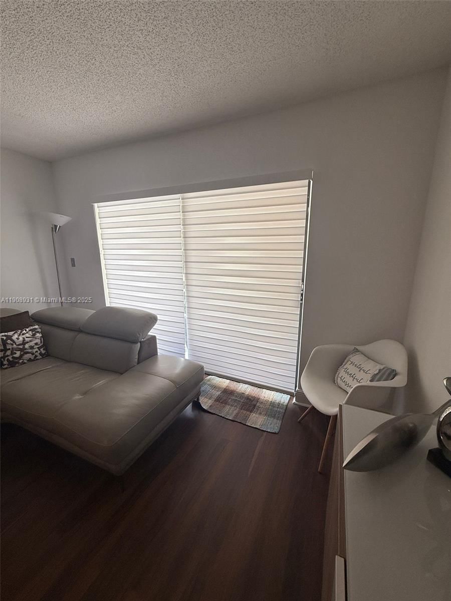 Real estate property located at 8290 Lake Dr #514, Miami-dade, Las Vistas At Doral Condo, Doral, FL