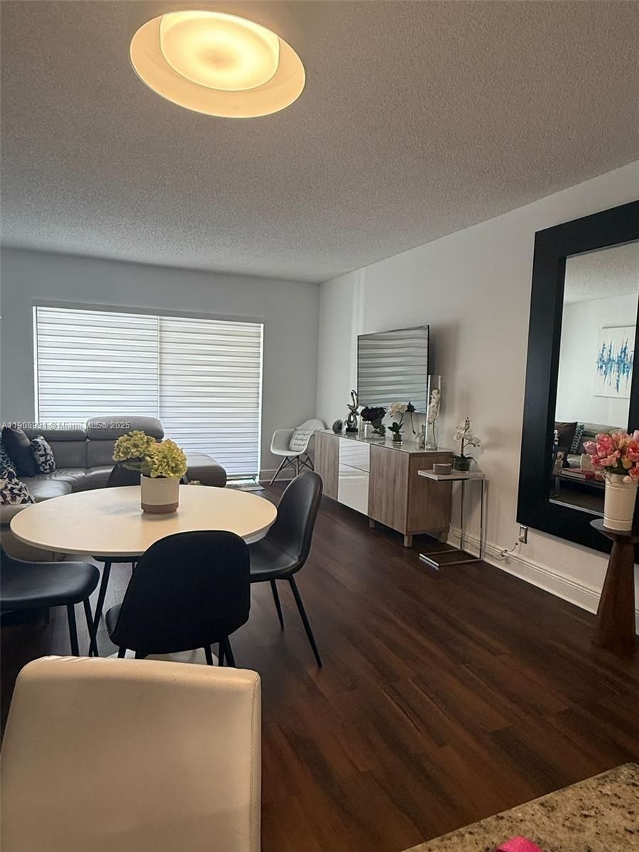 Real estate property located at 8290 Lake Dr #514, Miami-dade, Las Vistas At Doral Condo, Doral, FL
