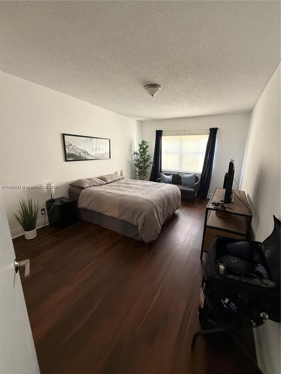 Real estate property located at 8290 Lake Dr #514, Miami-dade, Las Vistas At Doral Condo, Doral, FL
