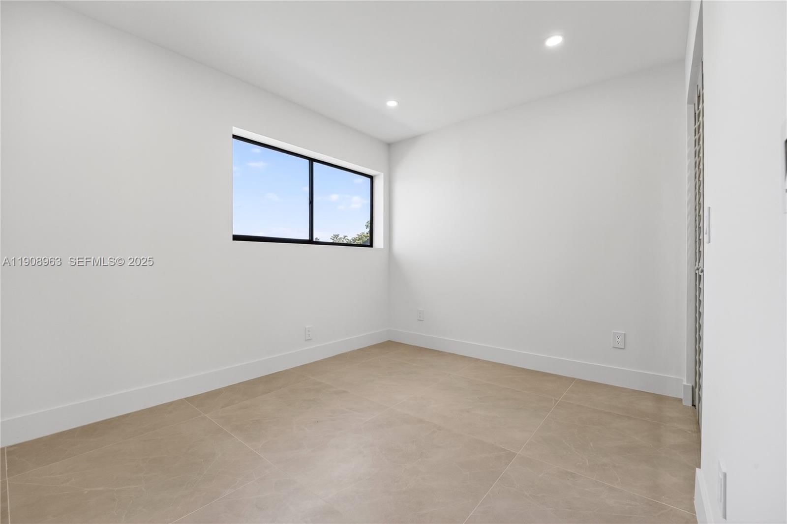 Real estate property located at 6243 171st St, Miami-dade, Villa Homes At The Moors, Hialeah, FL