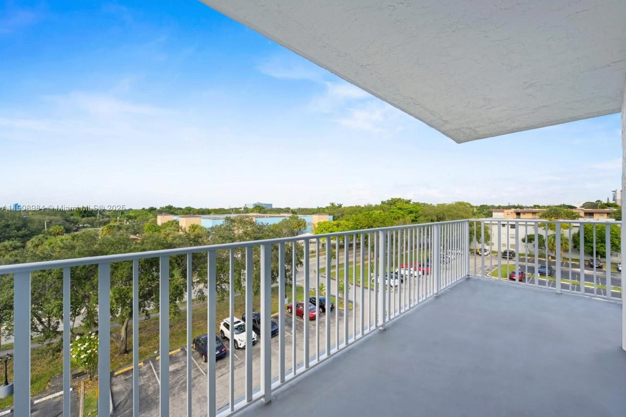 Real estate property located at , Broward, Hillcrest East No 19 Cond, Hollywood, FL