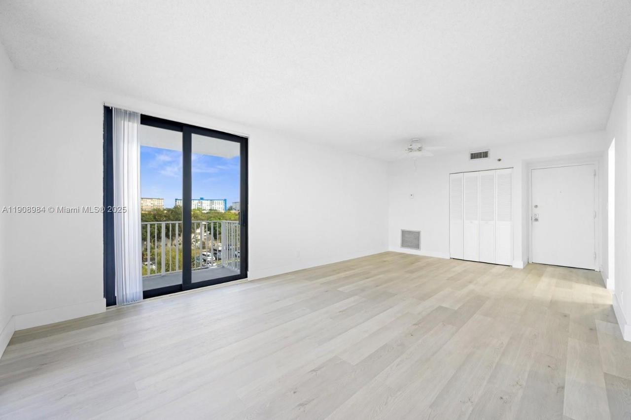 Real estate property located at , Broward, Hillcrest East No 19 Cond, Hollywood, FL