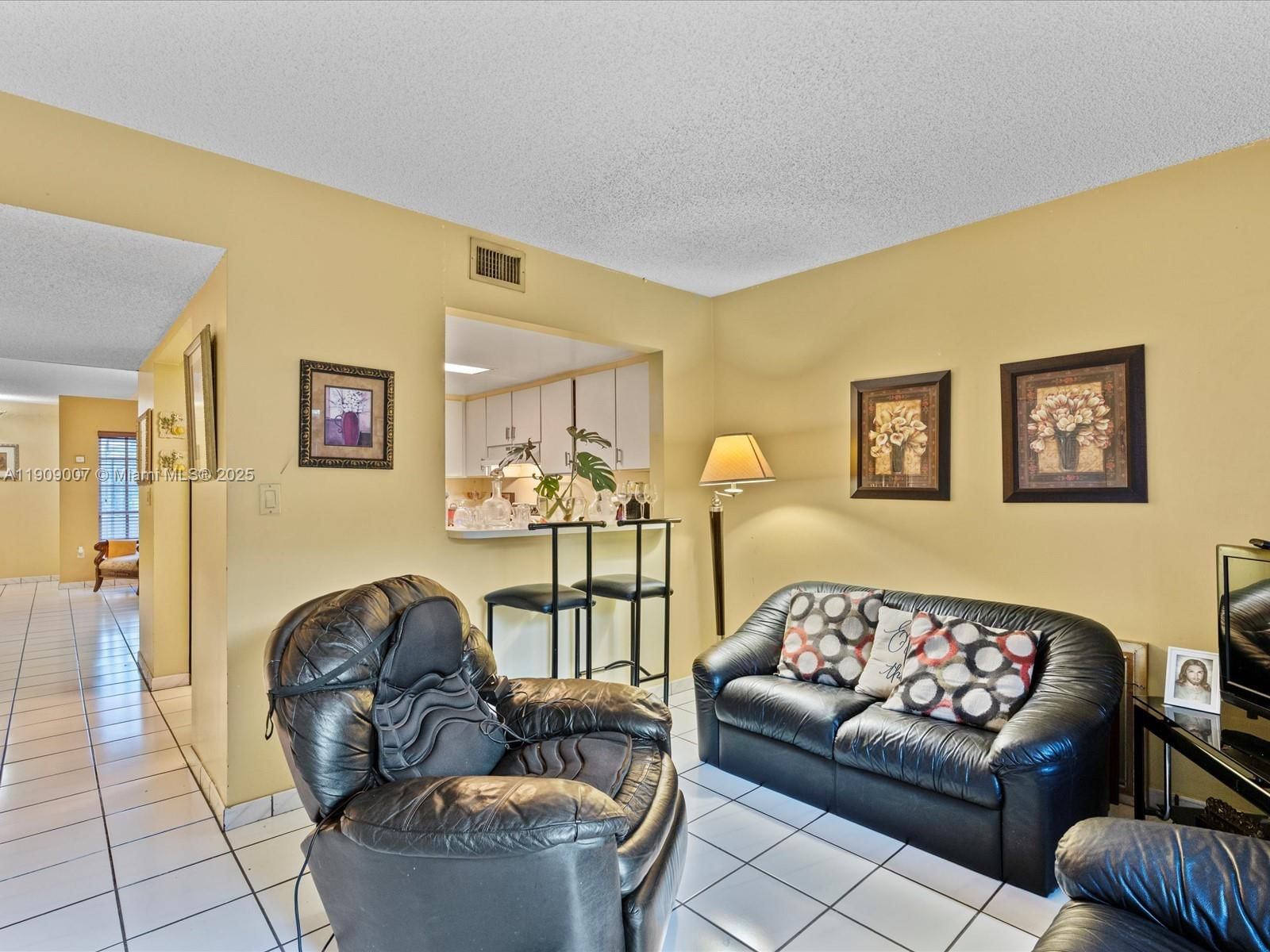 Real estate property located at 11840 18th Ter #94, Miami-dade, Les Chateaux At Int Garde, Miami, FL