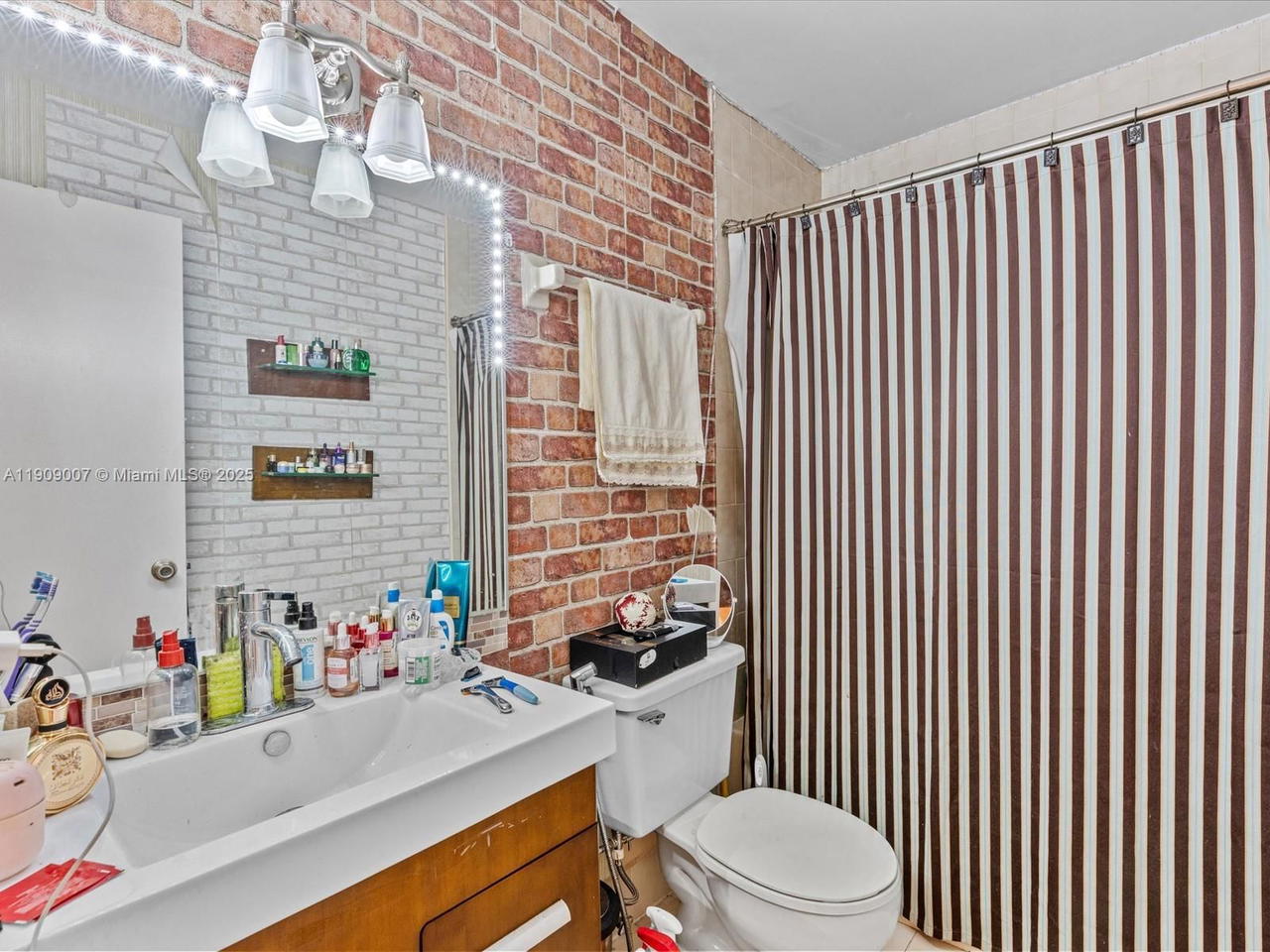 Real estate property located at 11840 18th Ter #94, Miami-dade, Les Chateaux At Int Garde, Miami, FL
