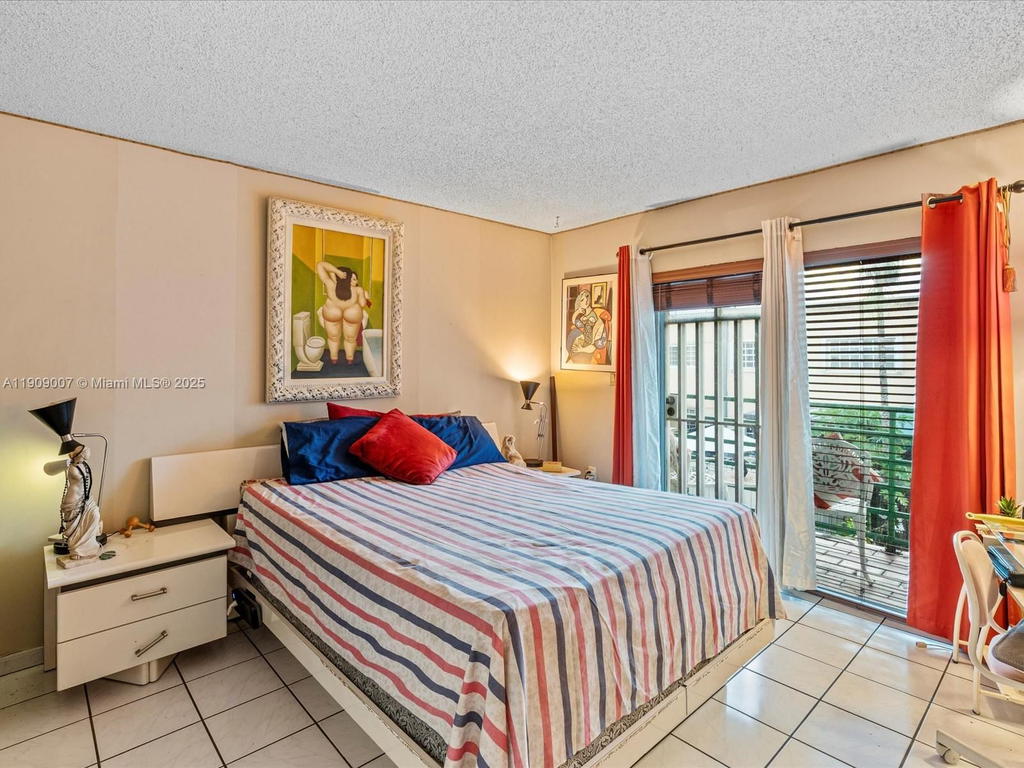 Real estate property located at 11840 18th Ter #94, Miami-dade, Les Chateaux At Int Garde, Miami, FL