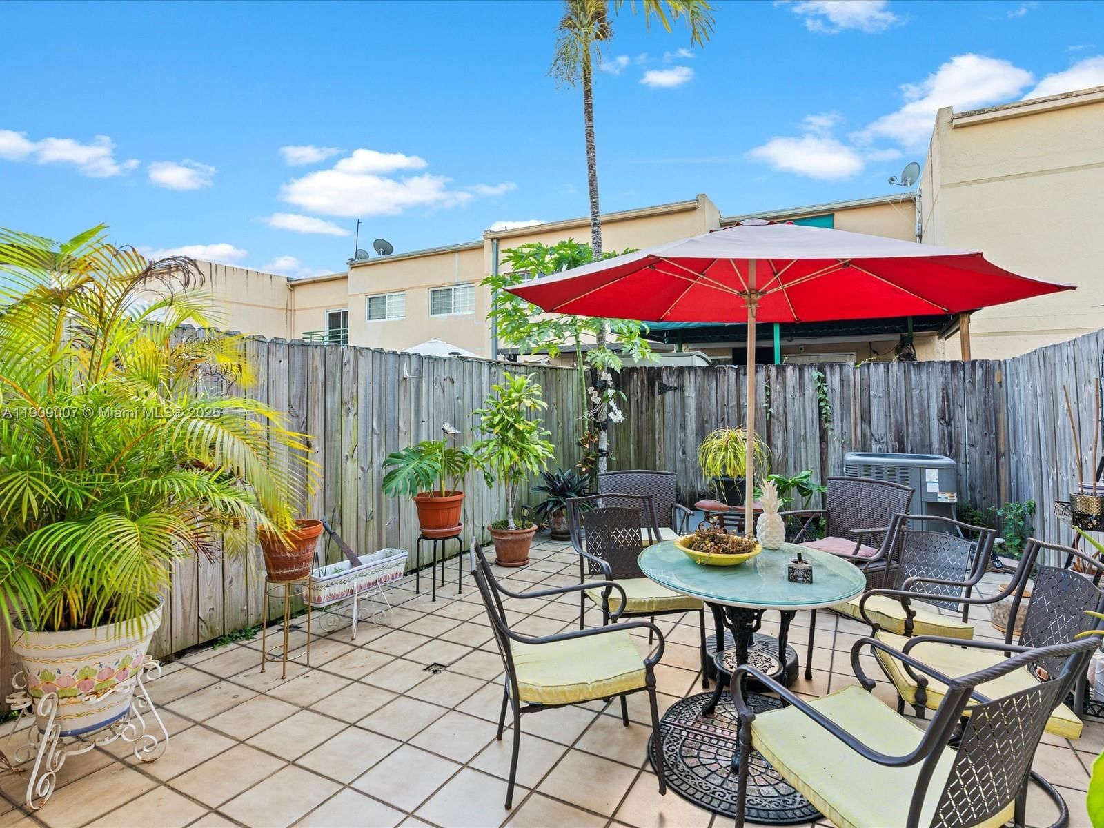 Real estate property located at 11840 18th Ter #94, Miami-dade, Les Chateaux At Int Garde, Miami, FL