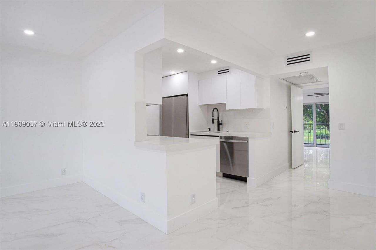 Real estate property located at 13250 7th Ct #204L, Broward, Kingsley At Century Villa, Pembroke Pines, FL
