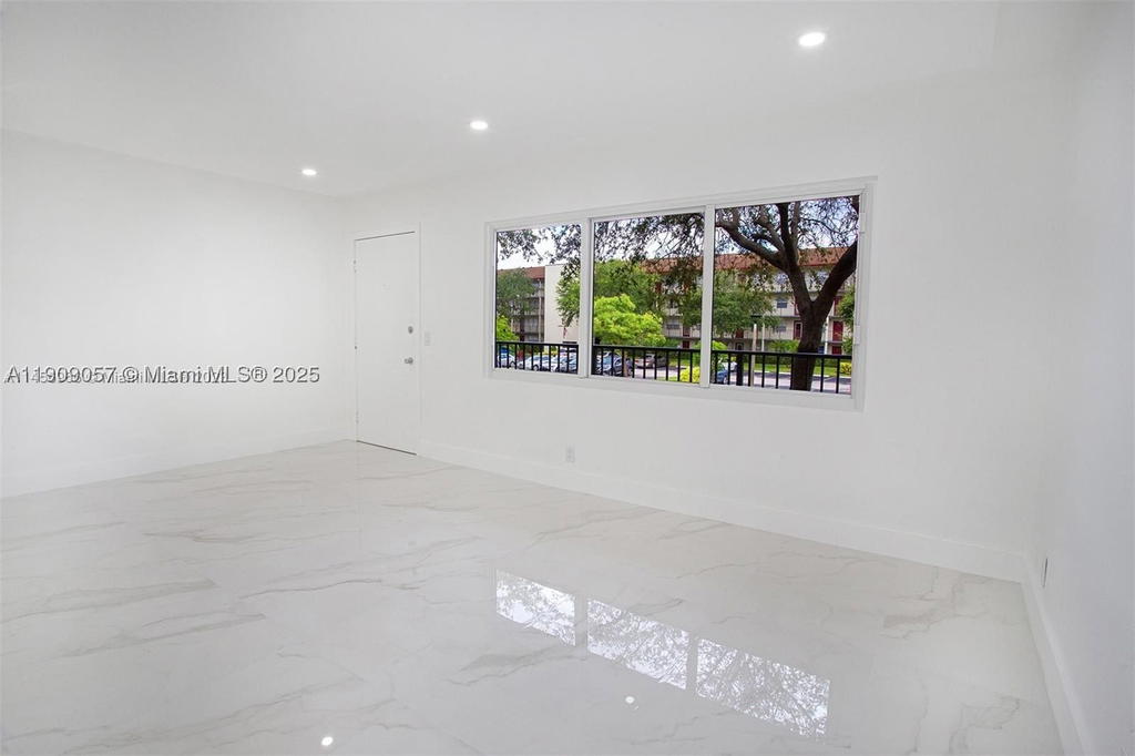 Real estate property located at 13250 7th Ct #204L, Broward, Kingsley At Century Villa, Pembroke Pines, FL