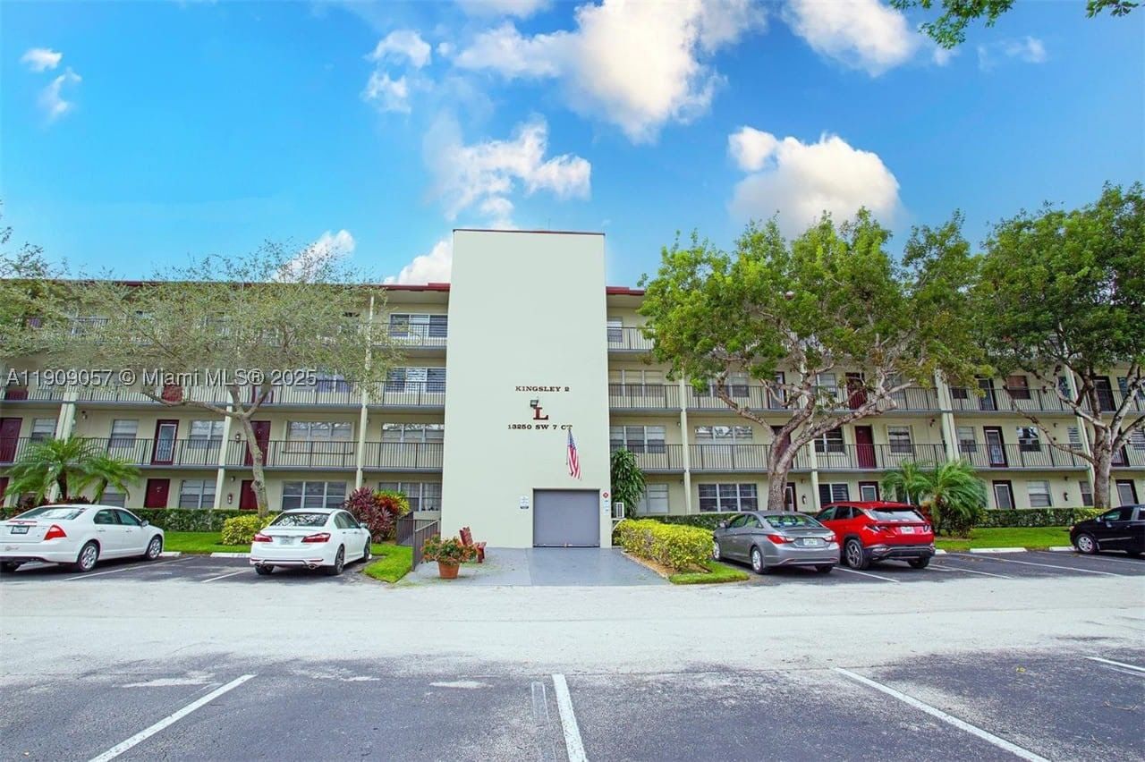 Real estate property located at 13250 7th Ct #204L, Broward, Kingsley At Century Villa, Pembroke Pines, FL