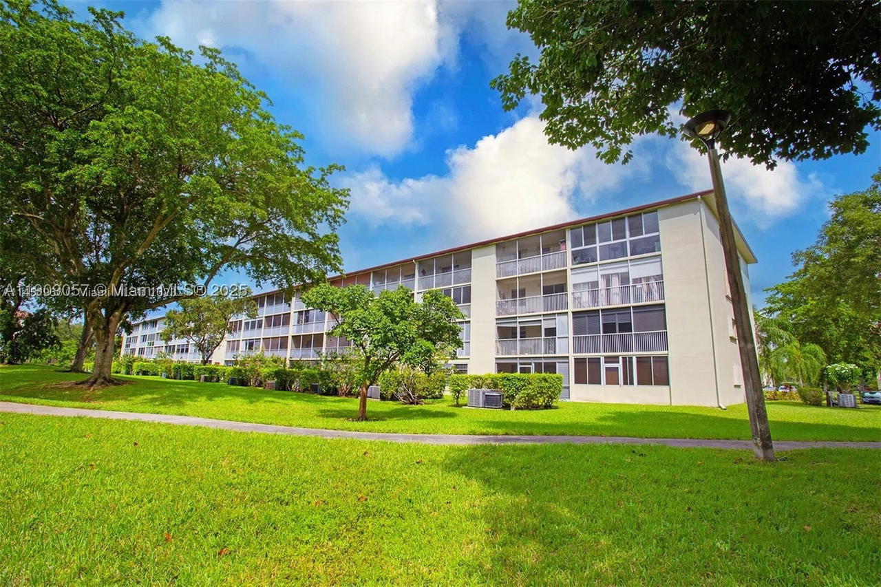 Real estate property located at 13250 7th Ct #204L, Broward, Kingsley At Century Villa, Pembroke Pines, FL