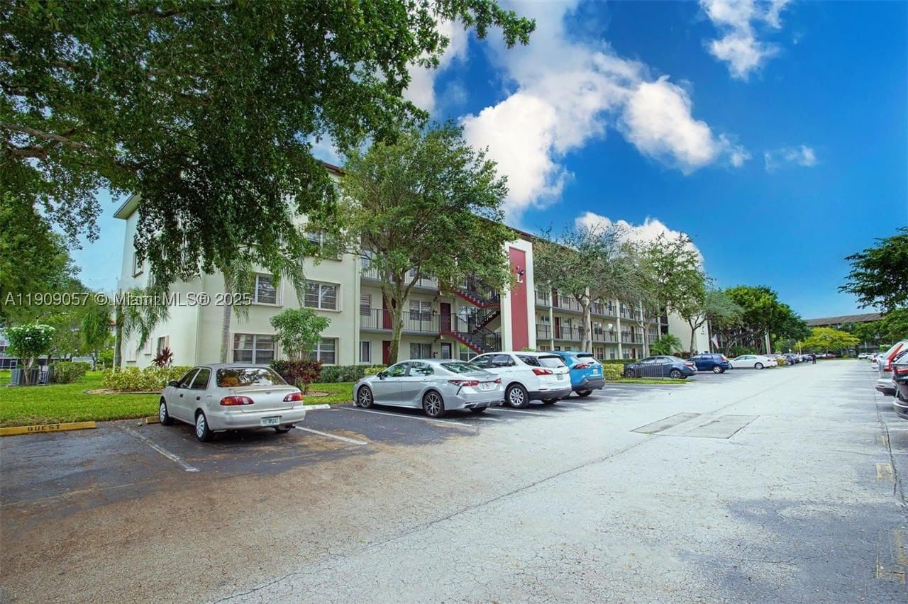 Real estate property located at 13250 7th Ct #204L, Broward, Kingsley At Century Villa, Pembroke Pines, FL