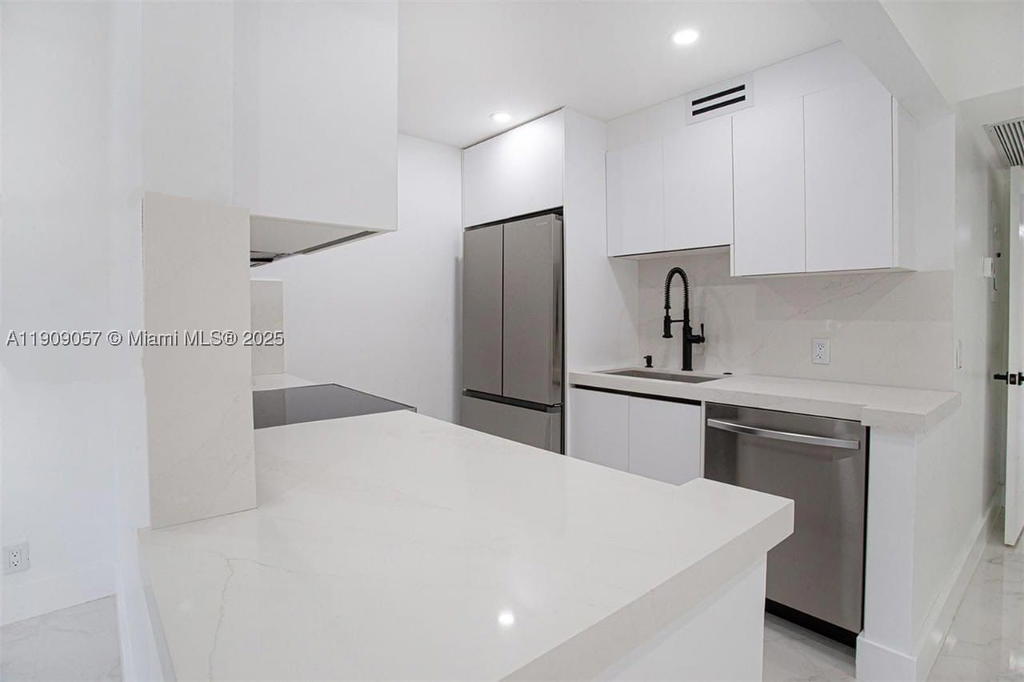 Real estate property located at 13250 7th Ct #204L, Broward, Kingsley At Century Villa, Pembroke Pines, FL