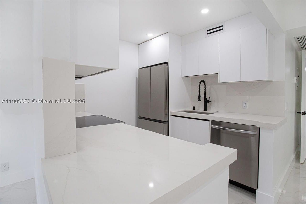 Real estate property located at 13250 7th Ct #204L, Broward, Kingsley At Century Villa, Pembroke Pines, FL
