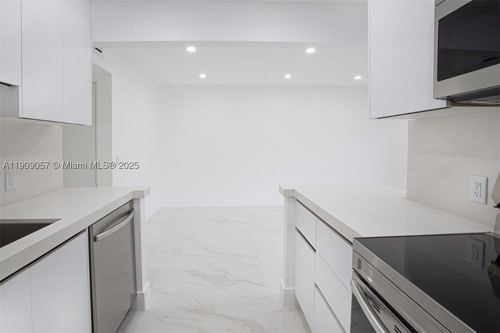 Real estate property located at 13250 7th Ct #204L, Broward, Kingsley At Century Villa, Pembroke Pines, FL