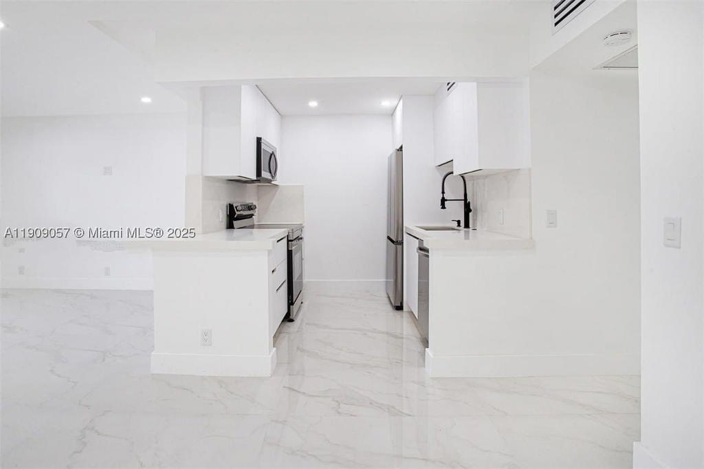 Real estate property located at 13250 7th Ct #204L, Broward, Kingsley At Century Villa, Pembroke Pines, FL
