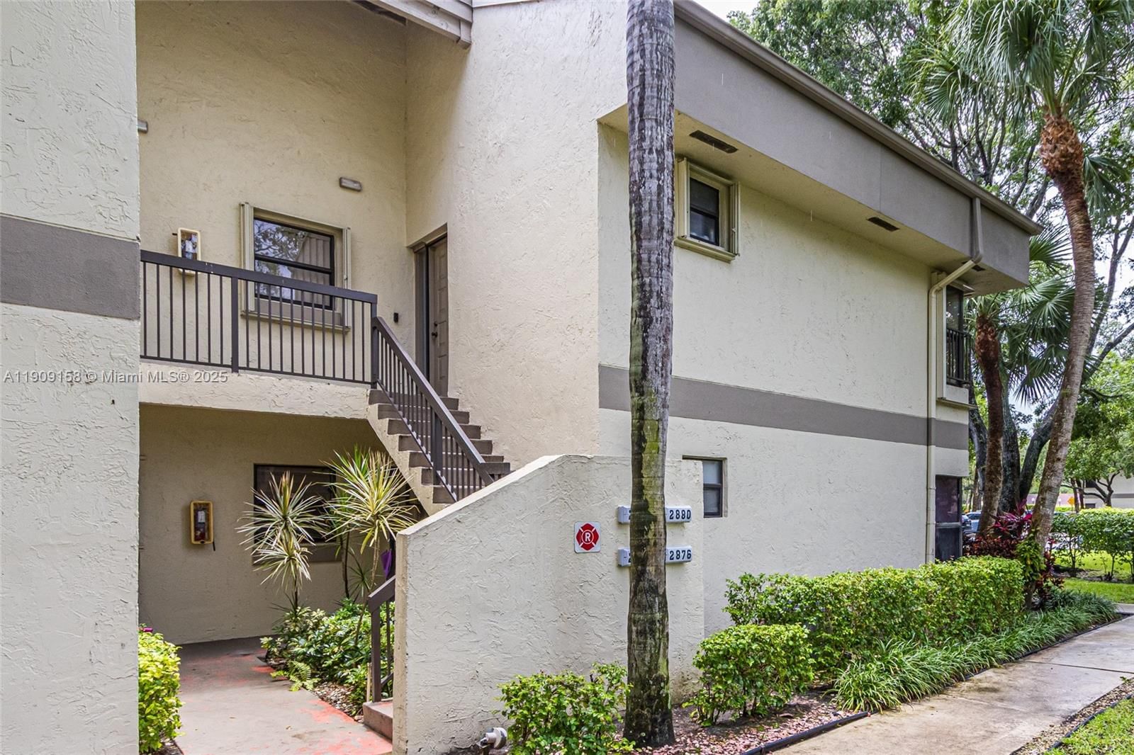 Real estate property located at 2880 Carambola Cir S #2071, Broward, Applewood Village Iv-e Co, Coconut Creek, FL