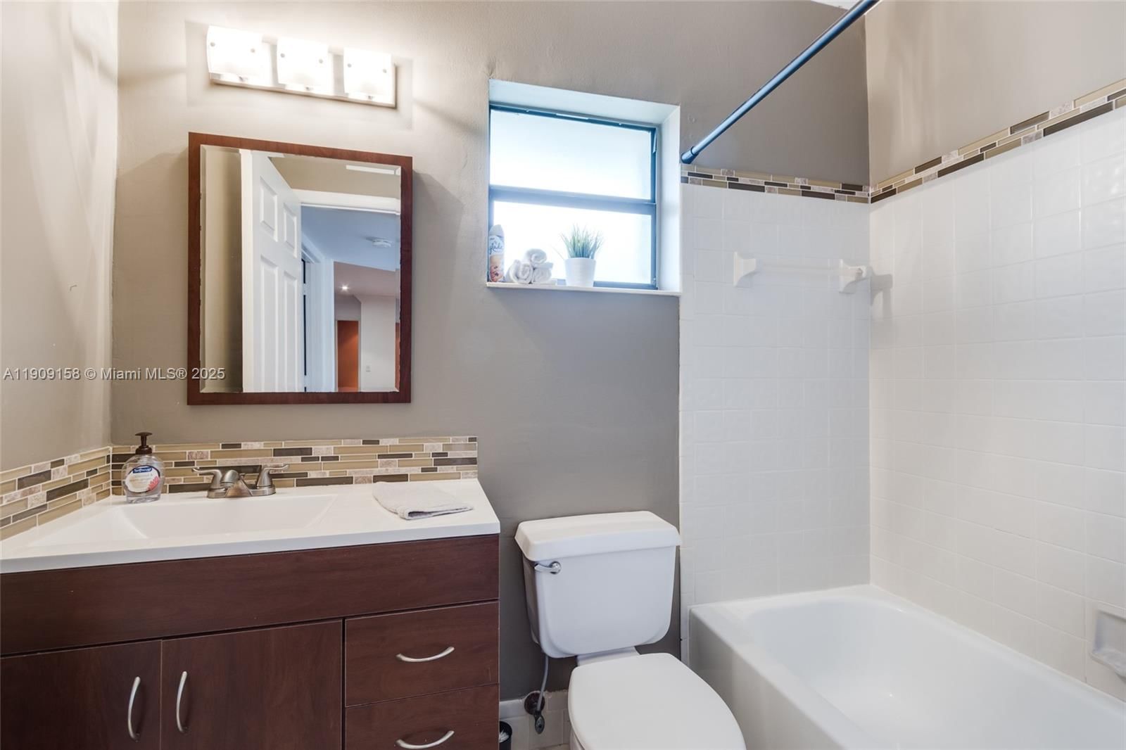 Real estate property located at 2880 Carambola Cir S #2071, Broward, Applewood Village Iv-e Co, Coconut Creek, FL