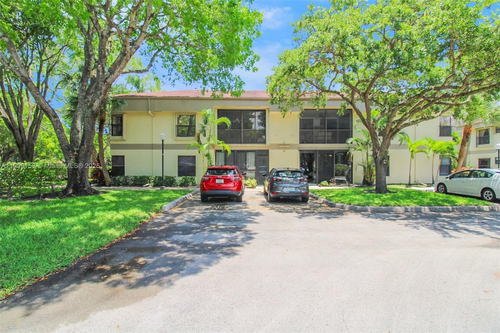 Real estate property located at 2880 Carambola Cir S #2071, Broward, Applewood Village Iv-e Co, Coconut Creek, FL