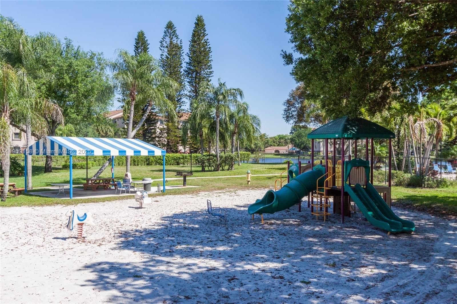 Real estate property located at 2880 Carambola Cir S #2071, Broward, Applewood Village Iv-e Co, Coconut Creek, FL