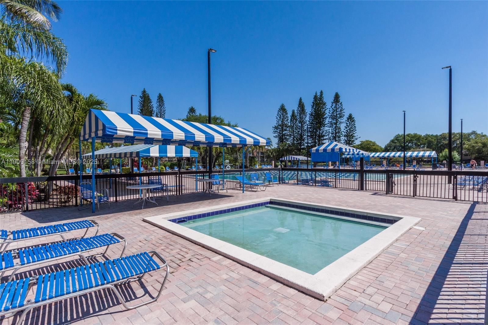 Real estate property located at 2880 Carambola Cir S #2071, Broward, Applewood Village Iv-e Co, Coconut Creek, FL