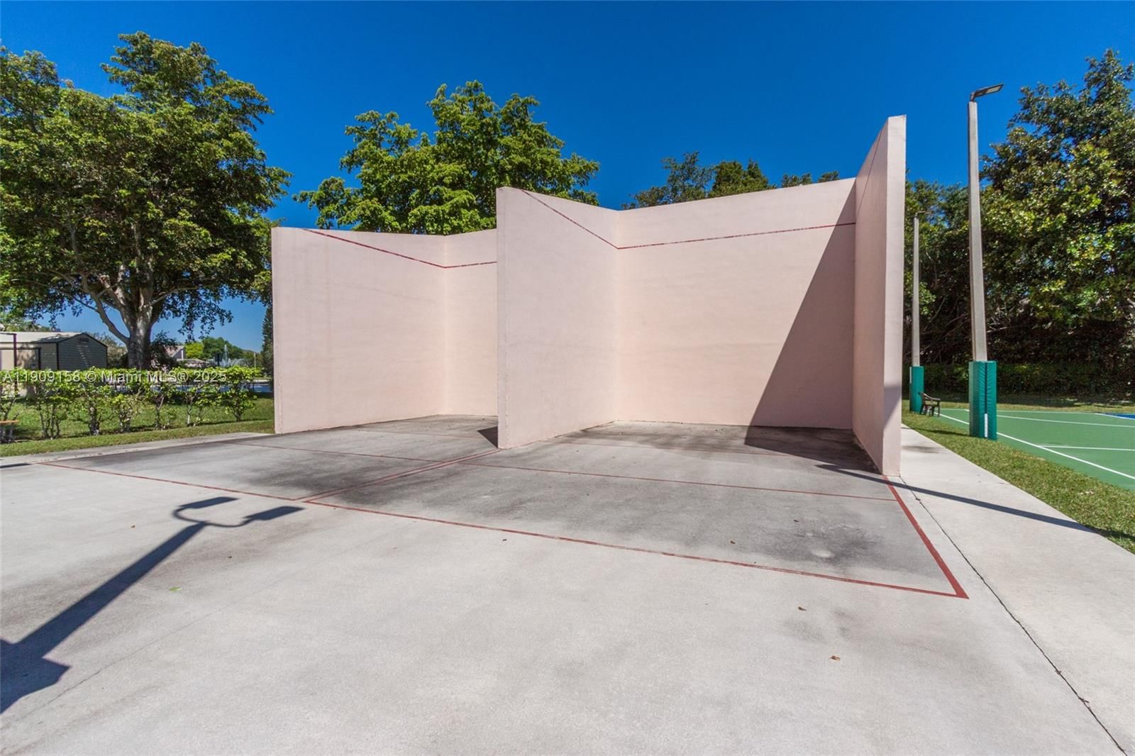 Real estate property located at 2880 Carambola Cir S #2071, Broward, Applewood Village Iv-e Co, Coconut Creek, FL