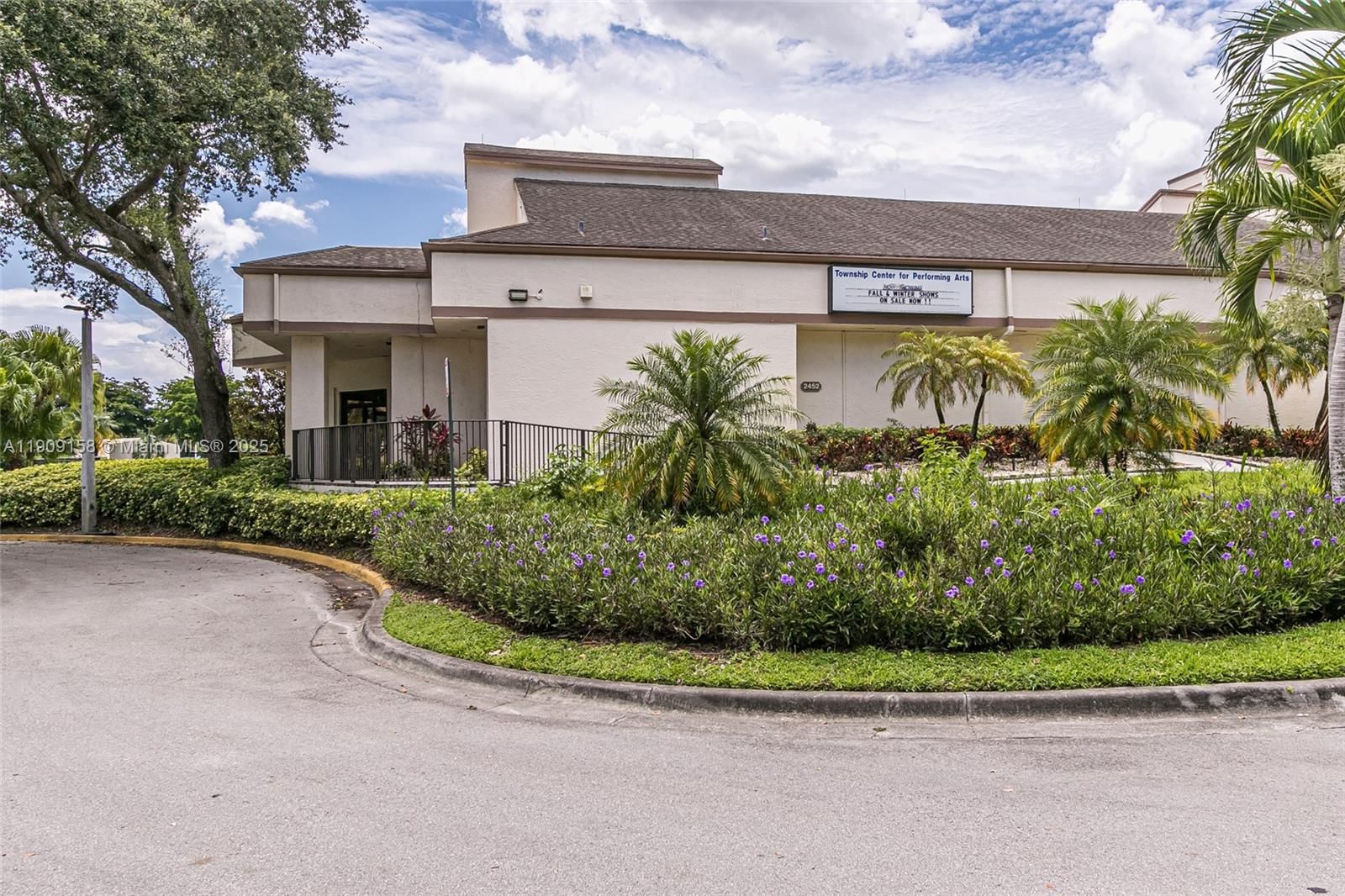 Real estate property located at 2880 Carambola Cir S #2071, Broward, Applewood Village Iv-e Co, Coconut Creek, FL