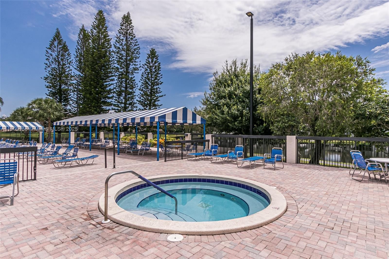 Real estate property located at 2880 Carambola Cir S #2071, Broward, Applewood Village Iv-e Co, Coconut Creek, FL