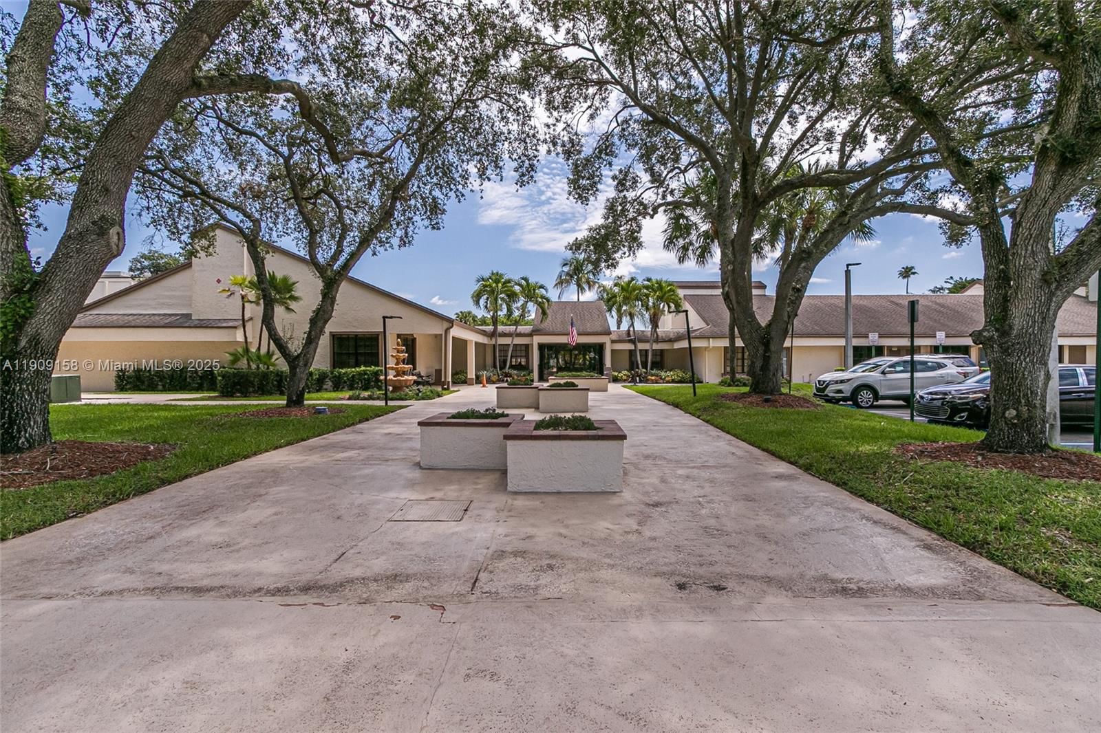 Real estate property located at 2880 Carambola Cir S #2071, Broward, Applewood Village Iv-e Co, Coconut Creek, FL