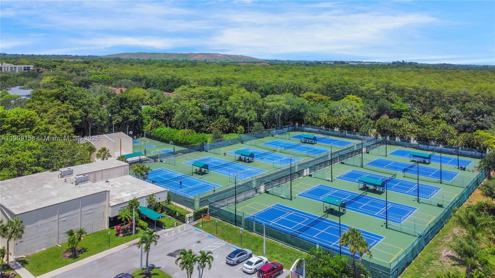 Real estate property located at 2880 Carambola Cir S #2071, Broward, Applewood Village Iv-e Co, Coconut Creek, FL