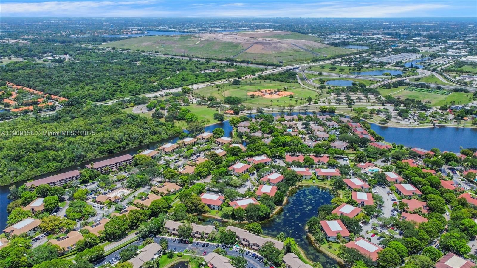 Real estate property located at 2880 Carambola Cir S #2071, Broward, Applewood Village Iv-e Co, Coconut Creek, FL
