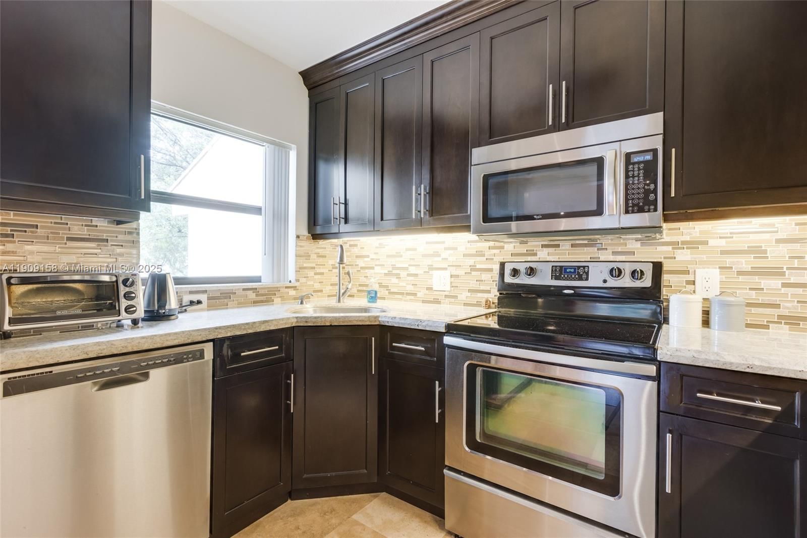 Real estate property located at 2880 Carambola Cir S #2071, Broward, Applewood Village Iv-e Co, Coconut Creek, FL