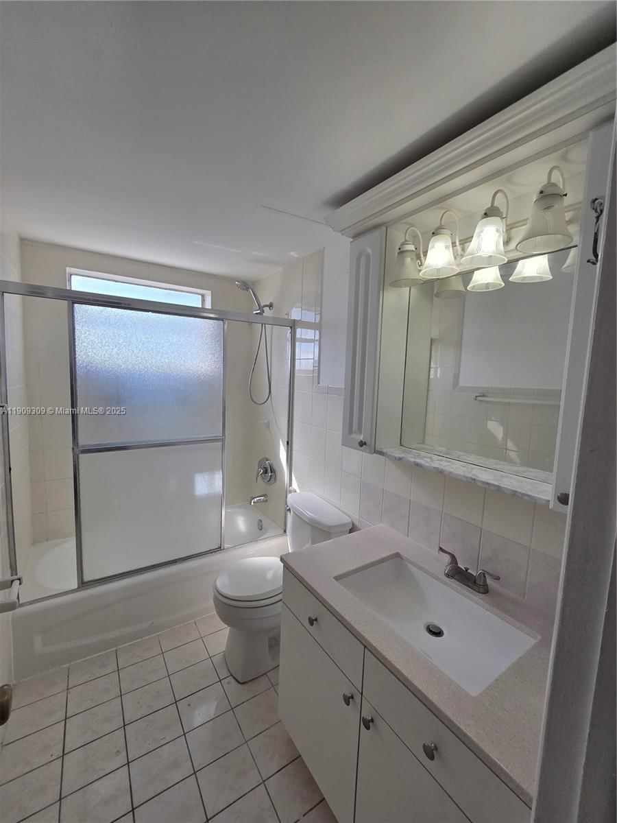 Real estate property located at 3640 9th St #407, Miami-dade, El Cid Condo, Miami, FL