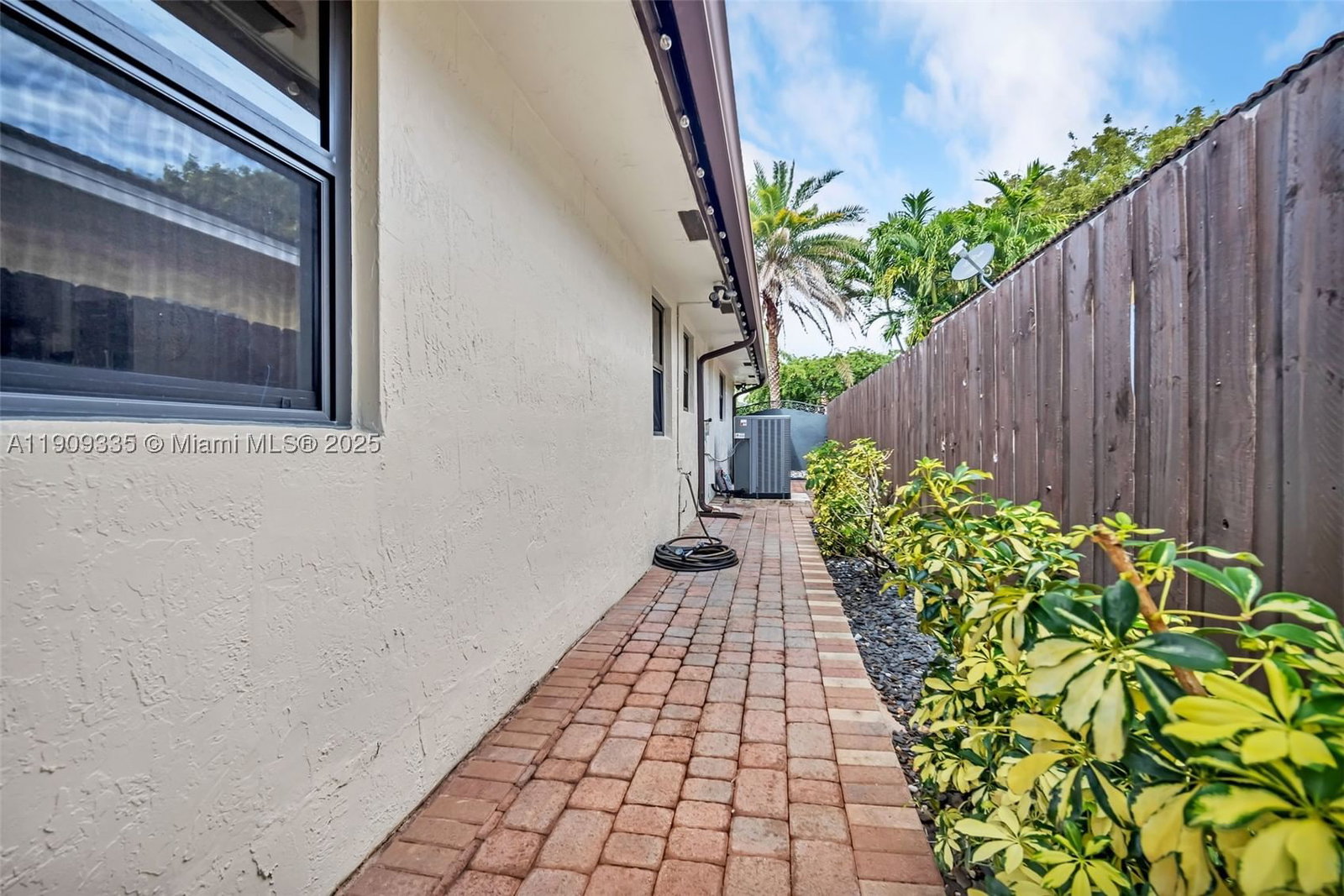 Real estate property located at 15462 115th St, Miami-dade, Hammocks Shores 3rd Addn, Miami, FL