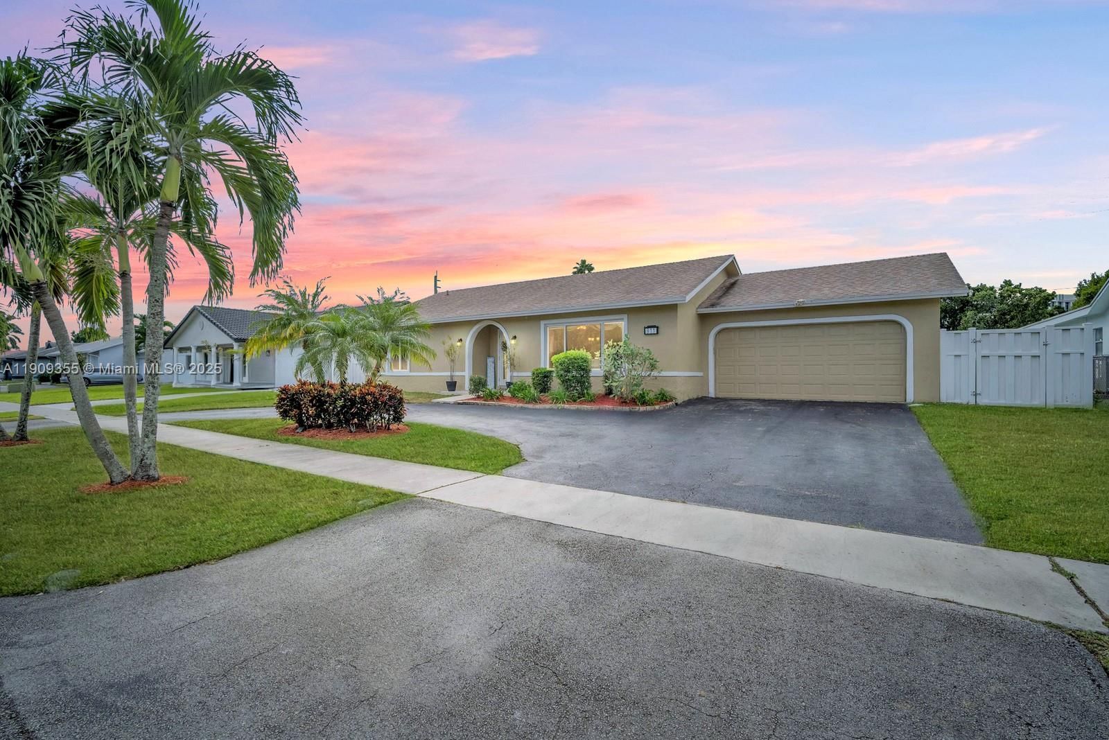 Real estate property located at 911 135th Way, Broward, New Orleans Lakesites, Sunrise, FL