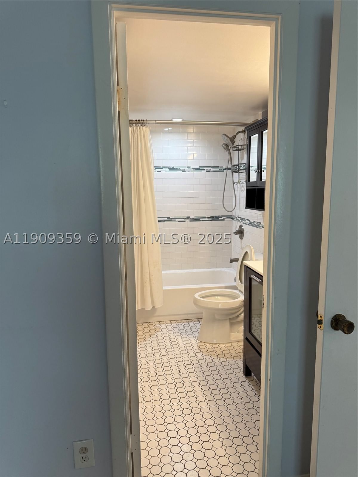 Real estate property located at 8411 8th St #203, Miami-dade, Summit Chase Condo, Miami, FL