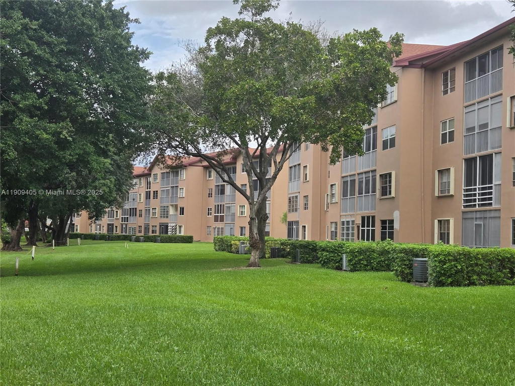 Real estate property located at 300 130th Ter #413B, Broward, Lancaster At Century Vill, Pembroke Pines, FL